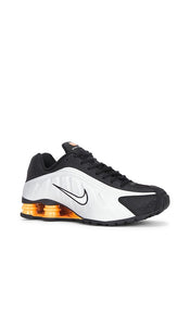 Nike Nike Shox R4 in Black,White