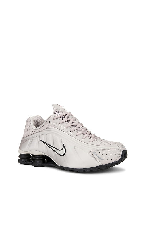 Nike Shox R4 Sneakers in Grey
