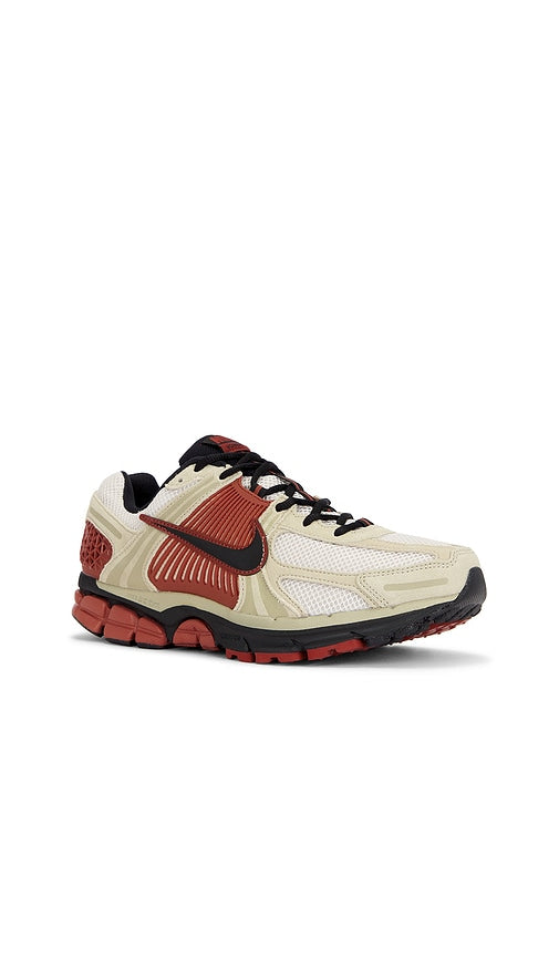 Nike Zoom Vomero 5 Sneakers in Brown