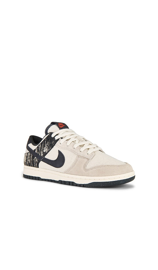 Nike Dunk Low Retro Se Sneakers in Ivory