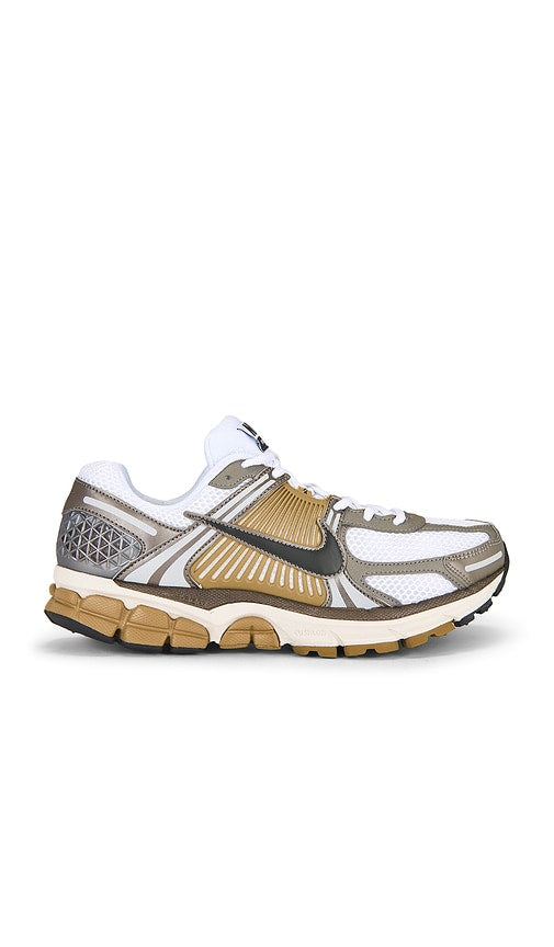 Nike Nike Zoom Vomero 5 in Grey | Men's Lifestyle Sneakers in Metallic Pewter  Medium Ash  & Parachute