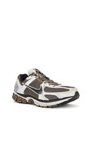 Nike Zoom Vomero 5 in Grey