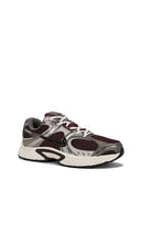 Nike V5 Rnr in Red
