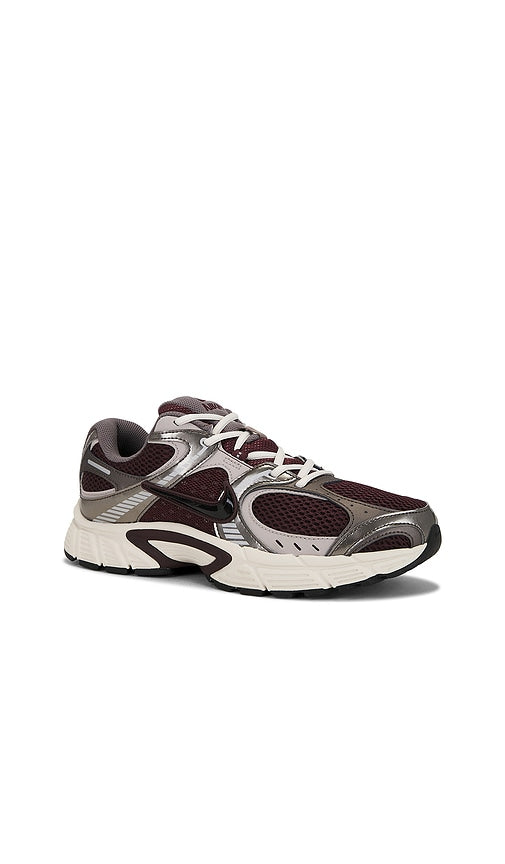 Nike V5 Rnr in Red