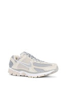 Nike Zoom Vomero 5 in Brown