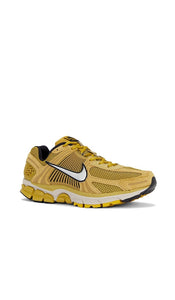 Nike Zoom Vomero 5 in Brown