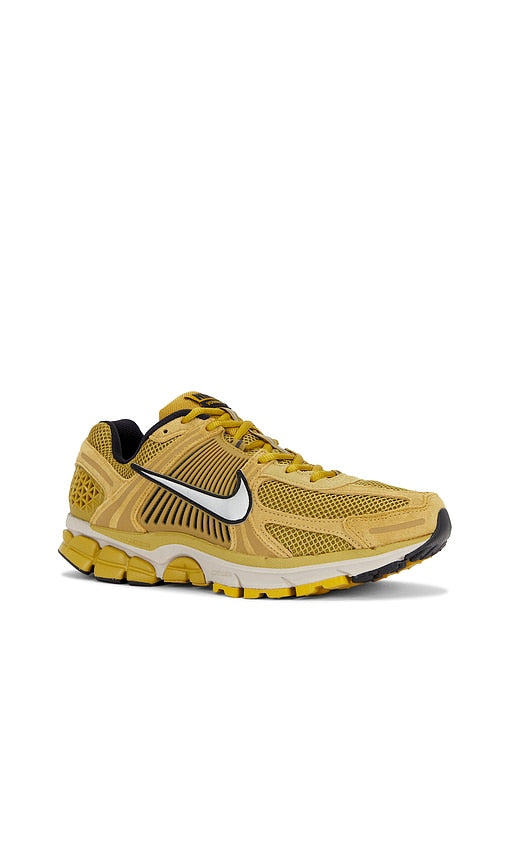 Nike Zoom Vomero 5 in Brown