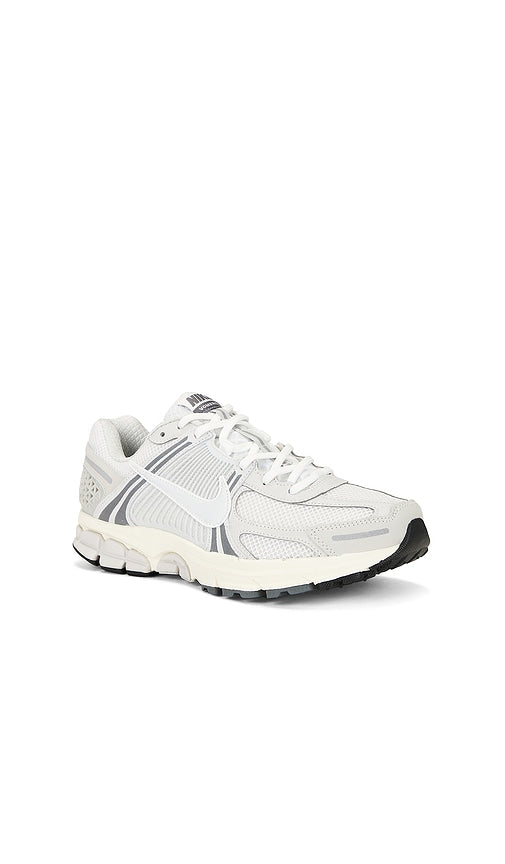 Nike Zoom Vomero 5 Se in Grey