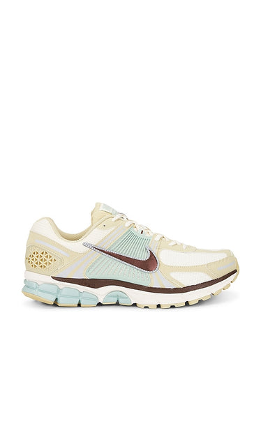 Nike Zoom Vomero 5 Se in Metallic Gold | Men's Lifestyle Sneakers in Team Gold  Fauna Brown  Pale Ivory  & Se