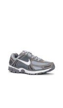 Nike Zoom Vomero 5 in Grey