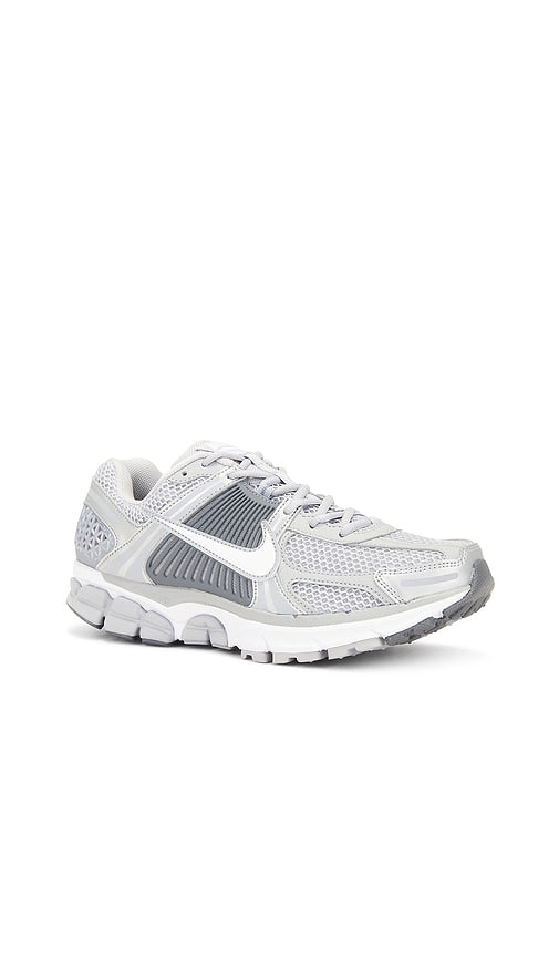 Nike Zoom Vomero 5 in Metallic Silver