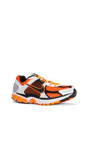 Nike Zoom Vomero 5 in Orange