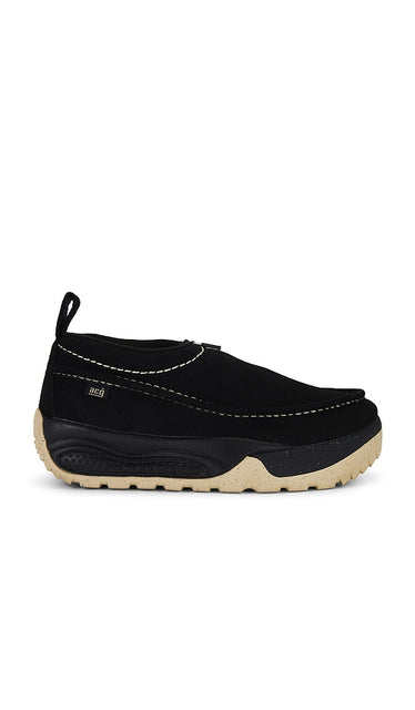 Nike Acg Izy in Black | Men's Lifestyle Sneakers in Black & Limestone