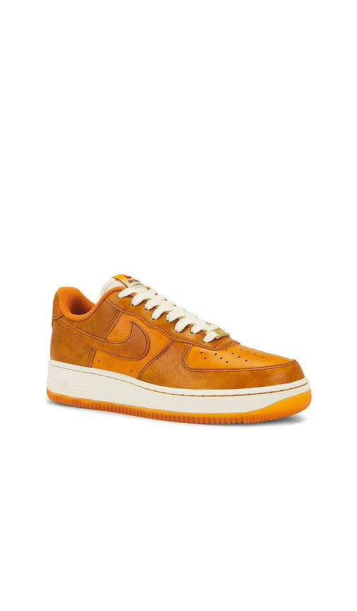 Nike Air Force 1 '07 Lv8 in Brown