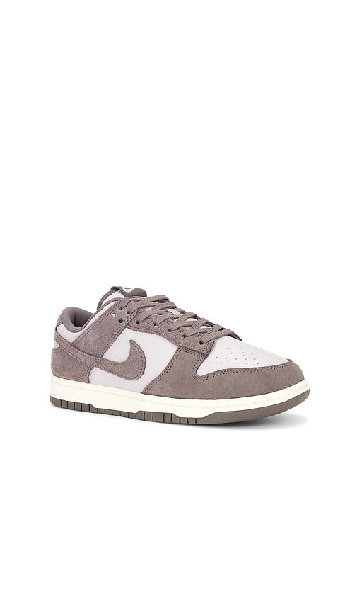 Nike Nike Dunk Low Retro Se Sneakers in Purple