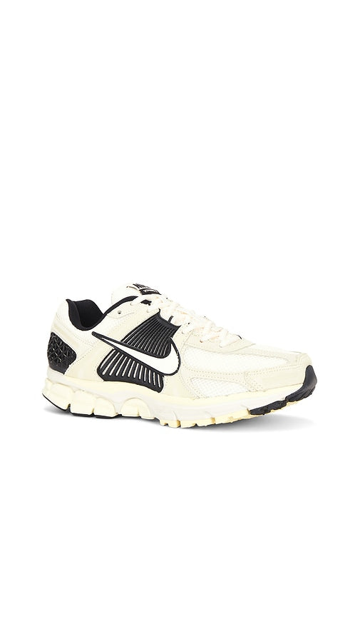Nike Zoom Vomero 5 Sneakers in Yellow
