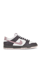 Nike Dunk Low Se Sneakers in Grey,Brown | Men's Lifestyle Sneakers in Medium Ash  Taupe Grey  & Vast Grey
