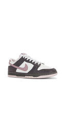 Nike Dunk Low Se Sneakers in Grey,Brown