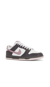 Nike Dunk Low Se Sneakers in Grey,Brown