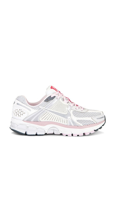 Nike Zoom Vomero 5 Sneaker in White | Photon Dust  Metallic Silver & Summit Wh Low Top Sneakers for Women