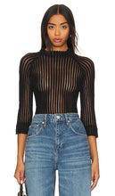 NONchalant Label Tessa Top in Black - Haut Tessa de NONchalant Label en noir - NONchalant Label Tessa 黑色上衣 - NONchalant Label Tessa Top in Schwarz - NONchalant Label 테사 탑 블랙 색상 - Top Tessa etichetta NONchalant in nero