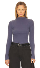 NSF Carla Fitted Mock Neck Tee in Blue - NSF Carla - T-shirt ajusté à col montant en bleu - NSF Carla 蓝色修身小高领 T 恤 - NSF Carla Tailliertes T-Shirt mit Stehkragen in Blau - NSF Carla 핏 모크 넥 티셔츠 블루 색상 - T-shirt aderente con collo a lupetto NSF Carla in blu