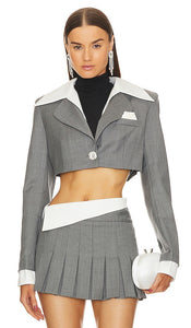 Nana Jacqueline Charloteen Blazer in Grey - Blazer Charloten Nana Jacqueline en gris - Nana Jacqueline Charloteen 灰色西装外套 - Nana Jacqueline Charlotten Blazer in Grau - Nana Jacqueline Charloteen 블레이저 그레이 색상 - Blazer Nana Jacqueline Charlotte in grigio