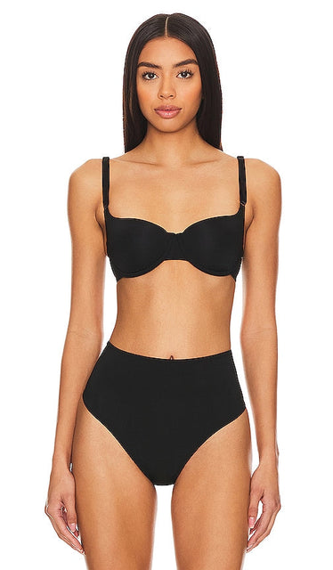 Natori Liquid Convertible Bra in Black - Soutien-gorge convertible liquide Natori en noir - Natori 黑色液体多种穿法文胸 - Natori Liquid Cabrio-BH in Schwarz - Natori Liquid 컨버터블 브라블랙 색상 - Reggiseno convertibile Natori Liquid in nero