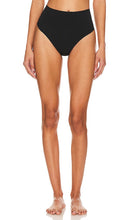 Natori Liquid High Rise Thong in Black - String Natori Liquid taille haute en noir - Natori Liquid 高腰丁字裤（黑色） - Natori Liquid High Rise Tanga in Schwarz - Natori Liquid 하이라이즈 끈팬티 블랙 색상 - Perizoma Natori Liquid a vita alta in nero