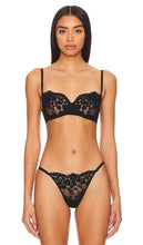 Natori Plush Romance Balconette Bra in Black - Soutien-gorge balconnet Natori Plush Romance en noir - Natori 黑色毛绒浪漫半罩杯文胸 - Natori Plush Romance Balconette-BH in Schwarz - Natori 플러시 로맨스 발코네트 브라(블랙 색상) - Reggiseno a balconcino Natori in peluche Romance in nero