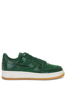 Nike Air Force 1 '07 LX Sneaker in Dark Green - Baskets Nike Air Force 1 '07 LX en vert foncé - Nike Air Force 1 '07 LX 深绿色运动鞋 - Nike Air Force 1 '07 LX Sneaker in Dunkelgrün - 나이키 에어포스 1 '07 LX 스니커즈 색상 다크 그린 색상 - Sneaker Nike Air Force 1 '07 LX in verde scuro