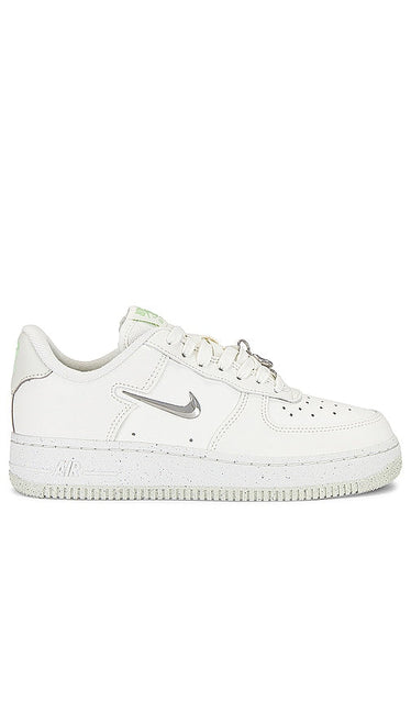Nike Air Force 1 '07 NN SE Sneaker in Ivory - Nike - Air Force 1 '07 NN SE - Baskets en ivoire - Nike Air Force 1 '07 NN SE 象牙色运动鞋 - Nike Air Force 1 '07 NN SE Sneaker in Elfenbein - Nike Air Force 1 '07 NN SE 스니커즈 색상은 아이보리입니다. - Sneaker Nike Air Force 1 '07 NN SE in avorio