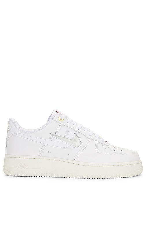 Nike Air Force 1 '07 PRM in White - Nike Air Force 1 '07 PRM en blanc - Nike Air Force 1 '07 PRM 白色 - Nike Air Force 1 '07 PRM in Weiß - 나이키 에어포스 1 '07 PRM 화이트 색상 - Nike Air Force 1 '07 PRM in bianco