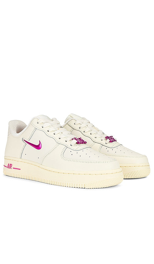 Nike Air Force 1 '07 SE Sneaker in Ivory