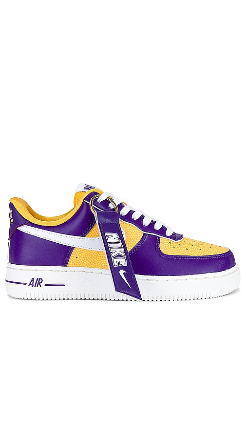 Nike Air Force 1 '07 SE Sneaker in Purple - Nike - Air Force 1 '07 SE - Baskets - Violet - Nike Air Force 1 '07 SE 紫色运动鞋 - Nike Air Force 1 '07 SE Sneaker in Lila - Nike Air Force 1 '07 SE 스니커즈 색상은 퍼플입니다. - Sneaker Nike Air Force 1 '07 SE in viola