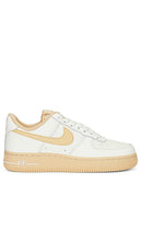 Nike Air Force 1 '07 Sneaker in Ivory - Nike - Air Force 1 '07 - Baskets en ivoire - Nike Air Force 1 '07 象牙色运动鞋 - Nike Air Force 1 '07 Sneaker in Elfenbein - Nike Air Force 1 '07 스니커즈 아이보리 색상 - Sneaker Nike Air Force 1 '07 in avorio