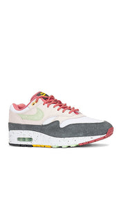 Nike Air Max 1 in Pink