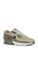 Nike Air Max 90 in Olive