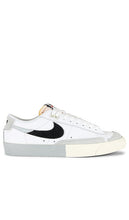 Nike Blazer Low '77 Sneaker in White - Nike - Blazer Low '77 - Baskets - Blanc - Nike Blazer Low '77 白色运动鞋 - Nike Blazer Low '77 Sneaker in Weiß - Nike Blazer Low '77 스니커즈 화이트 색상 - Sneaker Nike Blazer Low '77 in bianco