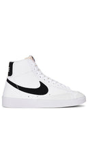 Nike Blazer Mid '77 Next Nature Sneaker in White - Nike - Blazer Mid '77 Next Nature - Baskets - Blanc - Nike Blazer Mid '77 Next Nature 白色运动鞋 - Nike Blazer Mid '77 Next Nature Sneaker in Weiß - Nike Blazer Mid '77 넥스트 네이처 스니커즈 화이트 색상 - Sneaker Nike Blazer Mid '77 Next Nature in bianco