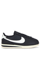 Nike Cortez 23 Premium Sneaker in Black - Baskets Nike Cortez 23 Premium en noir - Nike Cortez 23 Premium 黑色运动鞋 - Nike Cortez 23 Premium Sneaker in Schwarz - Nike Cortez 23 프리미엄 스니커즈블랙 색상 - Sneaker Nike Cortez 23 Premium in nero