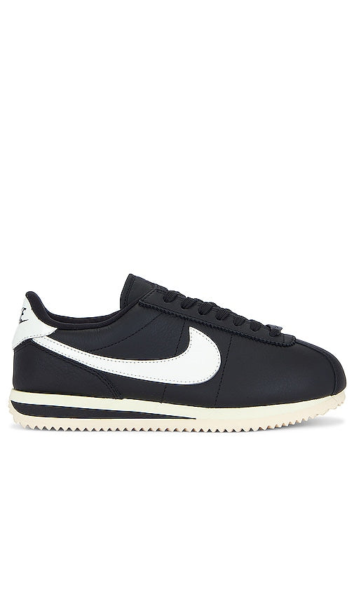 Nike Cortez 23 Premium Sneaker in Black - Baskets Nike Cortez 23 Premium en noir - Nike Cortez 23 Premium 黑色运动鞋 - Nike Cortez 23 Premium Sneaker in Schwarz - Nike Cortez 23 프리미엄 스니커즈블랙 색상 - Sneaker Nike Cortez 23 Premium in nero