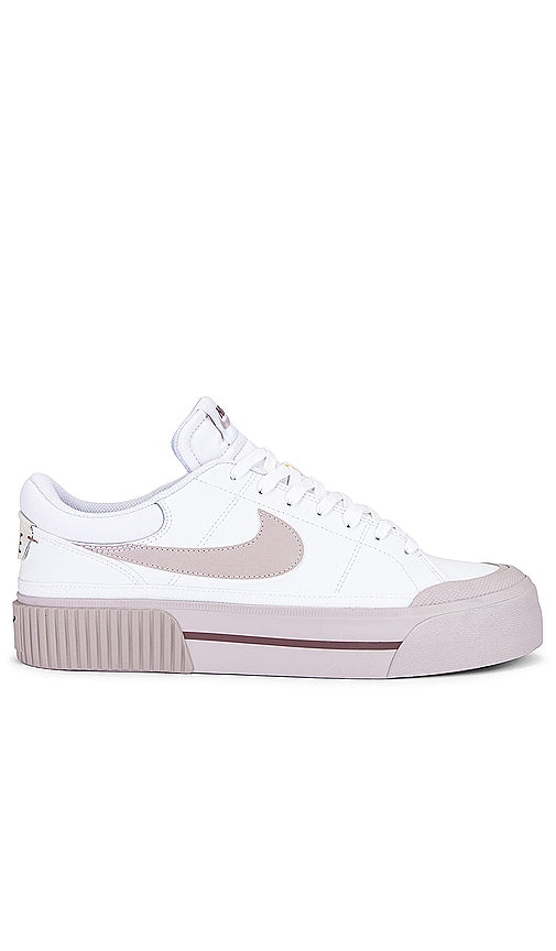 Nike Court Legacy Lift Sneaker in White - Nike - Court Legacy Lift - Baskets - Blanc - Nike Court Legacy Lift 白色运动鞋 - Nike Court Legacy Lift Sneaker in Weiß - Nike Court Legacy 리프트 스니커즈화이트 색상 - Sneaker Nike Court Legacy Lift in bianco