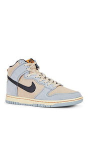 Nike Dunk Hi Retro Se in Beige