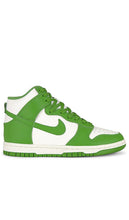 Nike Dunk High Sneaker in Green