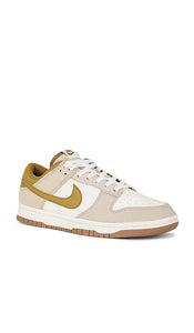 Nike Dunk Low Sneaker in Cream