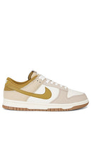 Nike Dunk Low Sneaker in Cream - Baskets Nike Dunk Low en crème - Nike Dunk 奶油色低帮运动鞋 - Nike Dunk Low Sneaker in Creme - 나이키 덩크 로우 스니커즈 크림색 - Sneaker bassa Nike Dunk color crema