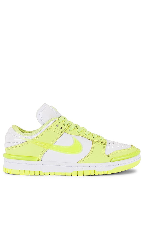 Nike Dunk Low Twist Sneaker in Lemon - Baskets Nike Dunk Low Twist en citron - Nike Dunk Low Twist 柠檬色运动鞋 - Nike Dunk Low Twist Sneaker in Zitrone - 나이키 덩크 로우 트위스트 스니커즈 레몬 색상 - Sneaker Nike Dunk Low Twist color limone