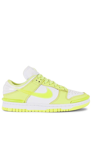 Nike Dunk Low Twist Sneaker in Lemon - Baskets Nike Dunk Low Twist en citron - Nike Dunk Low Twist 柠檬色运动鞋 - Nike Dunk Low Twist Sneaker in Zitrone - 나이키 덩크 로우 트위스트 스니커즈 레몬 색상 - Sneaker Nike Dunk Low Twist color limone