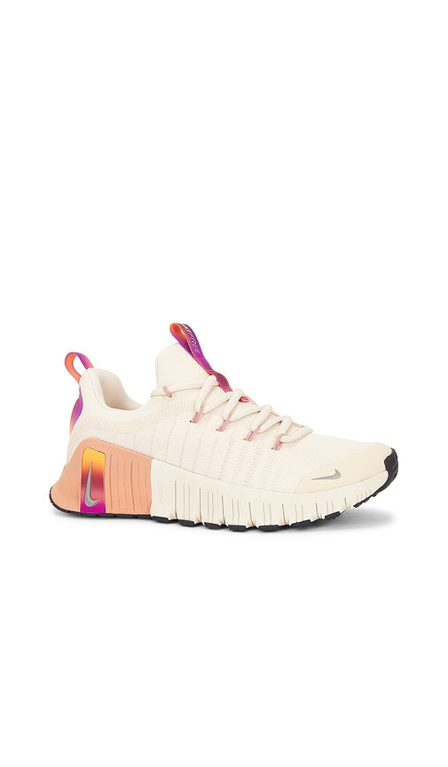 Nike Free Metcon 6 Se Sneaker in Beige